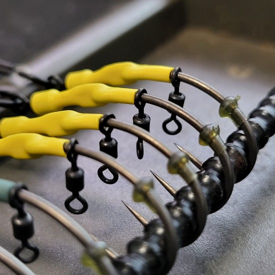 A step by step guide of how to tie the ronnie rig - Dream Carp Holidays